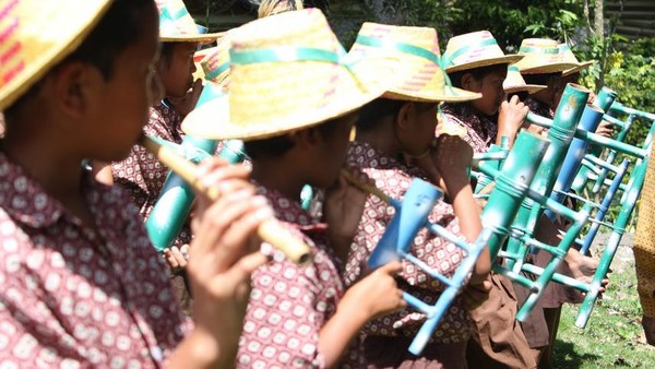 Learning About Toraja's Classical Instrument, the Pa'pompang